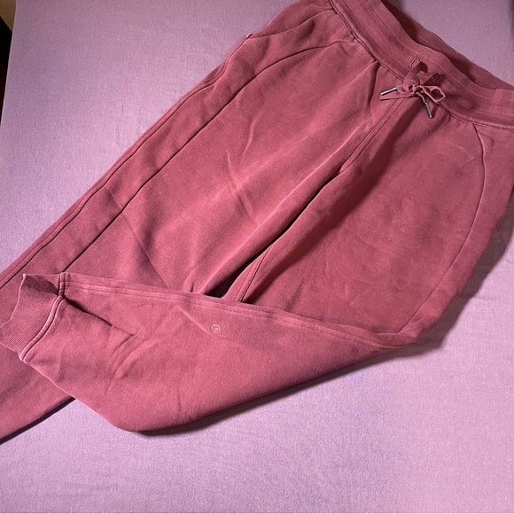 Lululemon Scuba High-Rise Jogger Sweatpants in Distressed Red - Size 6 - Picture 2 of 7